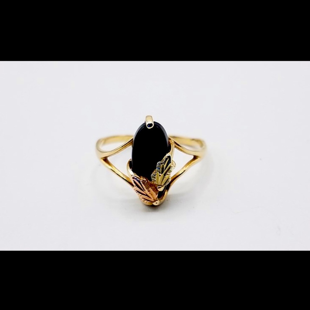 Vintage black onyx and 10k gold ring